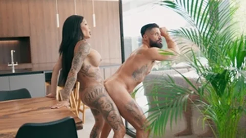 Trans Angels: Incredible Tatted-Up Body Mesmerizes Hunk