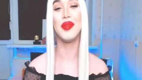 Wonder tgirl petite marangos massive penis