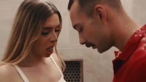 giant bazookas tgirl Ivory Mayhem raw butthole In The baths