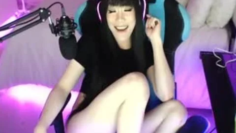 So Many Messy love juice Squirts From lusty Pinay ladyboy