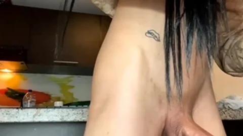 Crossdresser Close Up Monstercock Jerking non-professional